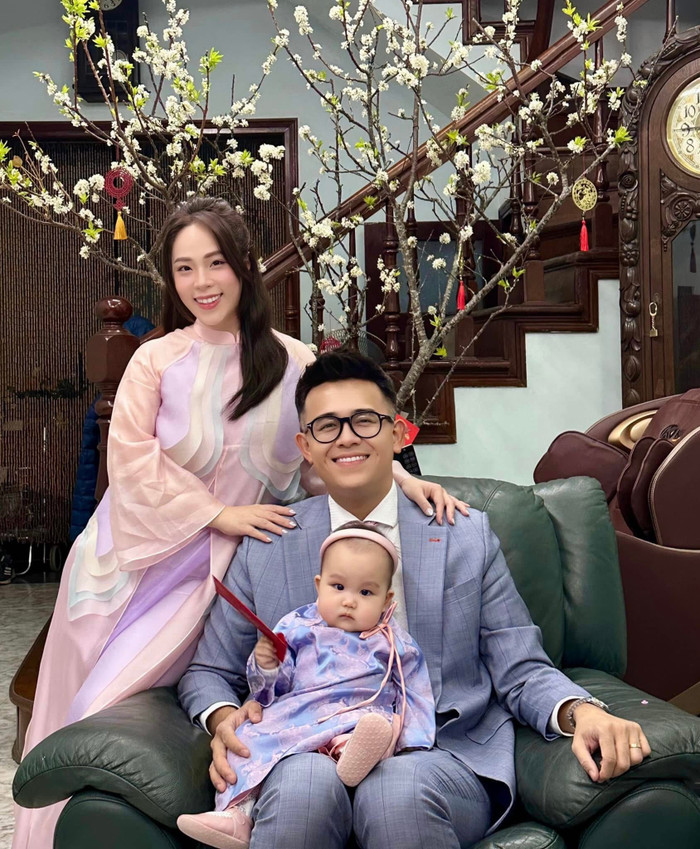 Hạnh phúc nhân đôi khi cả 2 chào đón tin vui trong năm 2024 vừa qua. Ảnh: NVCC