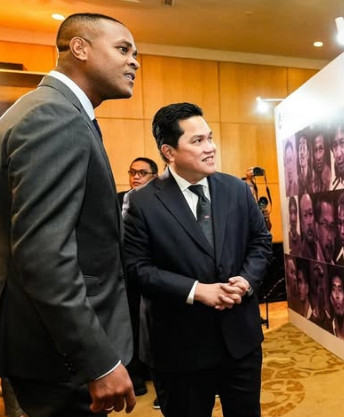 Tỷ phú Erick Thohir “đánh cược” bằng cách chọn Patrick Kluivert dẫn dắt tuyển Indonesia thay HLV Shin Tae Yong. Ảnh: Erick Thohir 
