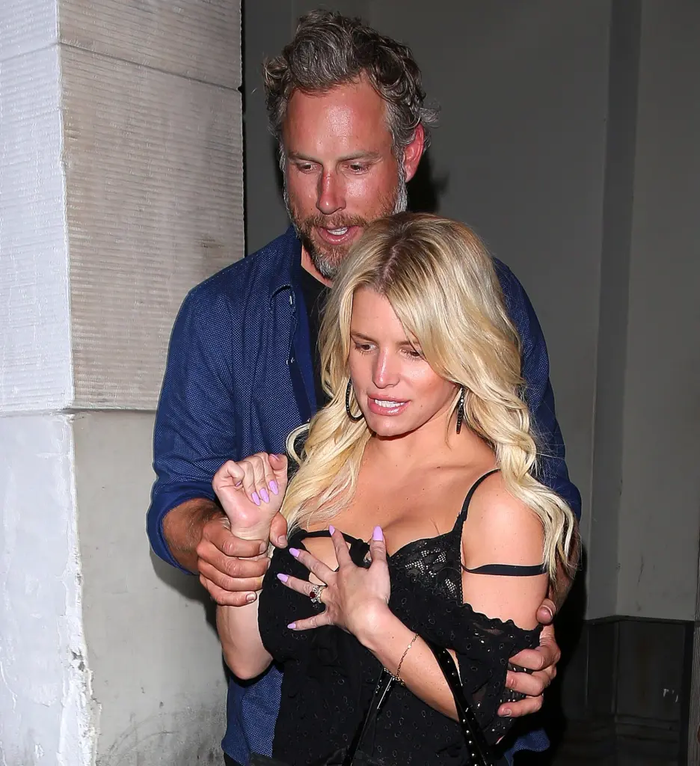 Nữ ca sĩ nổi tiếng ly dị chồng sau 10 năm chung sống, rao bán biệt thự tiền tỷ Ảnh 3