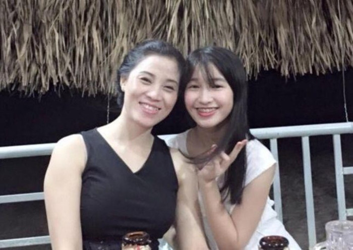 Phương Nhi từng sở hữu hàm răng không đều khi ở độ tuổi niên thiếu. Ảnh: Sưu tầm