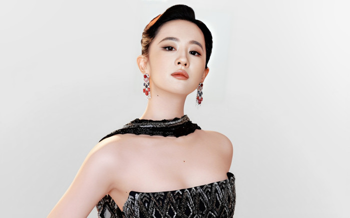 Lưu Diệc Phi khoe thân hình phồn thực trong bộ váy bó sát Ảnh 2