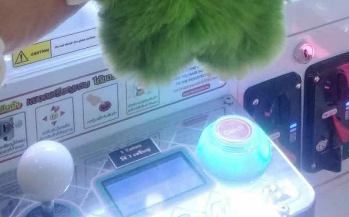 Bàn tay con trai đỏ và đau sau khi chơi gắp thú, người mẹ yêu cầu kiểm tra và phát hiện sự thật Ảnh 2