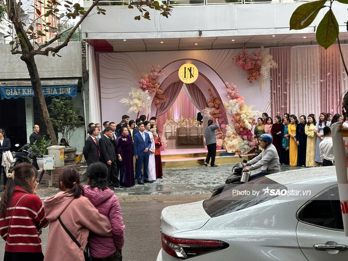 Đám hỏi của Phương Nhi được tổ chức riêng tư. 