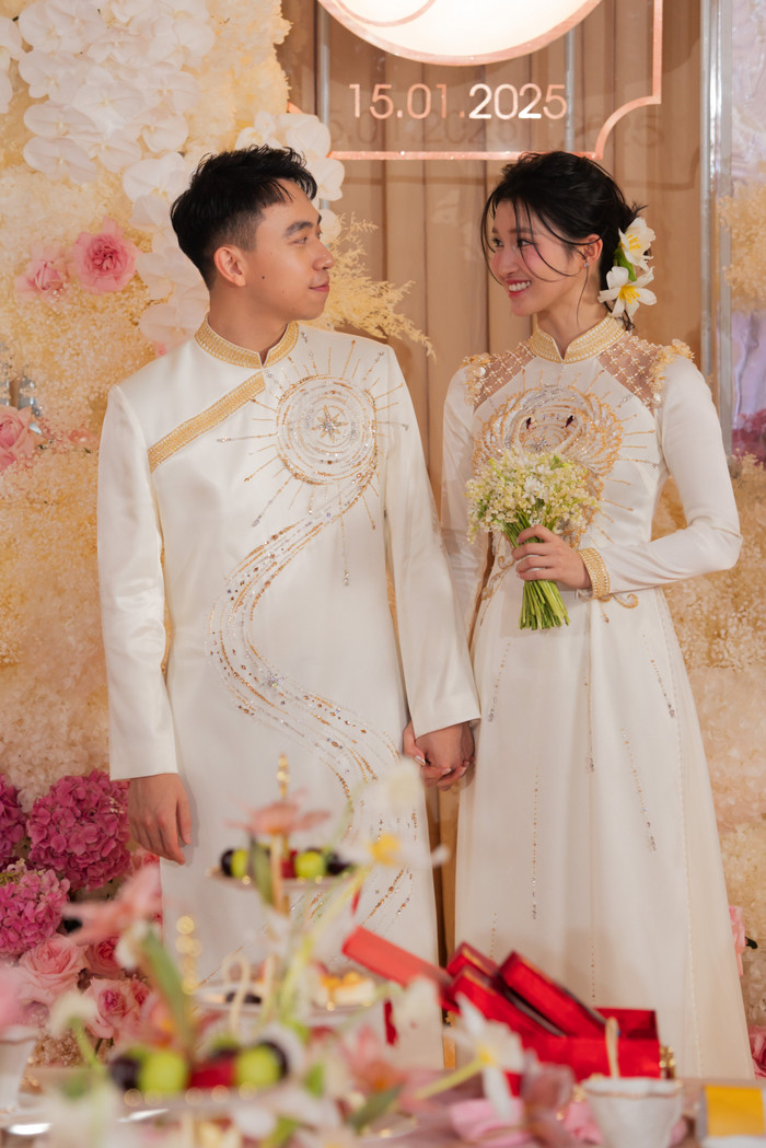 Nhan sắc ngọt ngào, trong trẻo của Á hậu Phương Nhi trong lễ ăn hỏi sáng 15/1. 