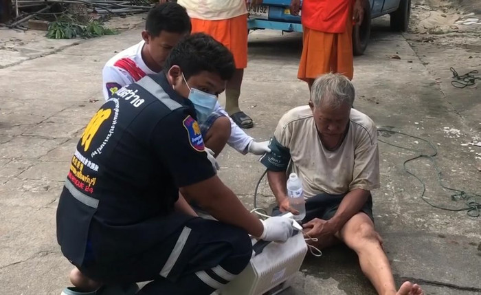 Sửa máy bơm nước tại nhà, người đàn ông gặp sự cố phải nhờ họ hàng 'giải cứu' Ảnh 2