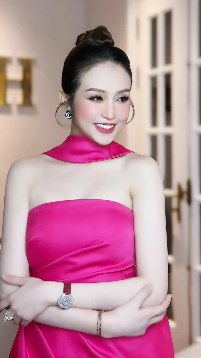 Hương Baby - vợ kém 12 tuổi của ca sĩ Tuấn Hưng. (Ảnh: FBNV)