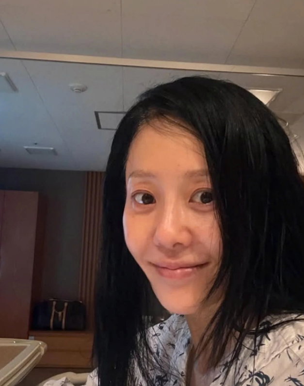 Hình ảnh gầy gò, ốm yếu của Go Hyun Jung sau khi thực hiện ca phẫu thuật.