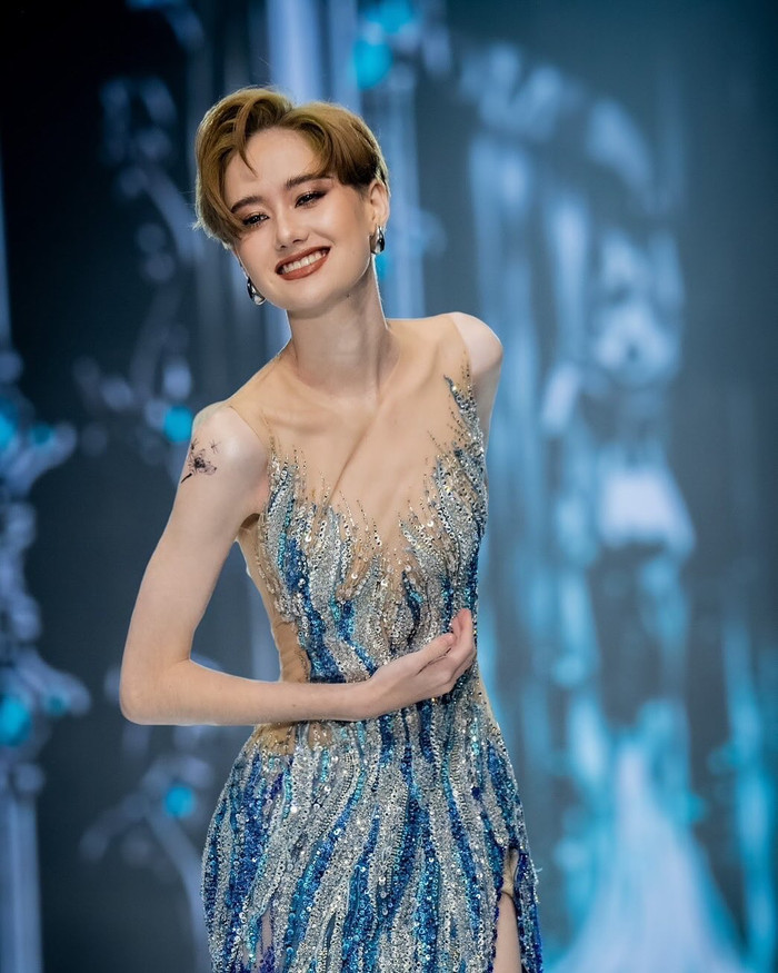 Tân Hoa hậu là người thuộc cộng đồng LGBT và yêu thích phong cách tomboy. 