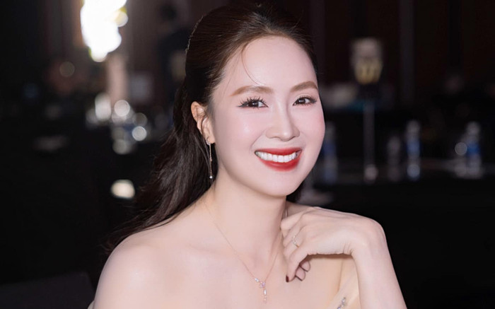 Hồng Diễm khoe sắc vóc nuột nà ở tuổi 41 Ảnh 2