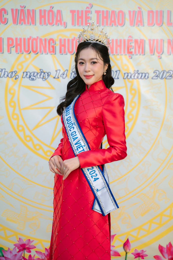 Hoa hậu Kiều Duy trong chuyến home-coming tại Cần Thơ. 