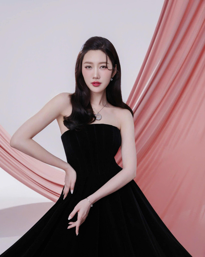 Song song với các dự án phim truyền hình, Thúy Ngân còn gặt hái được thành công ở mảng livestream bán hàng. (Ảnh: FBNV)