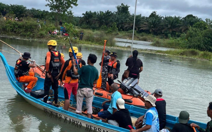 Bé gái bị cá sấu kéo xuống nước mất tích, người dân mổ bụng thấy cảnh tượng bất ngờ Ảnh 2