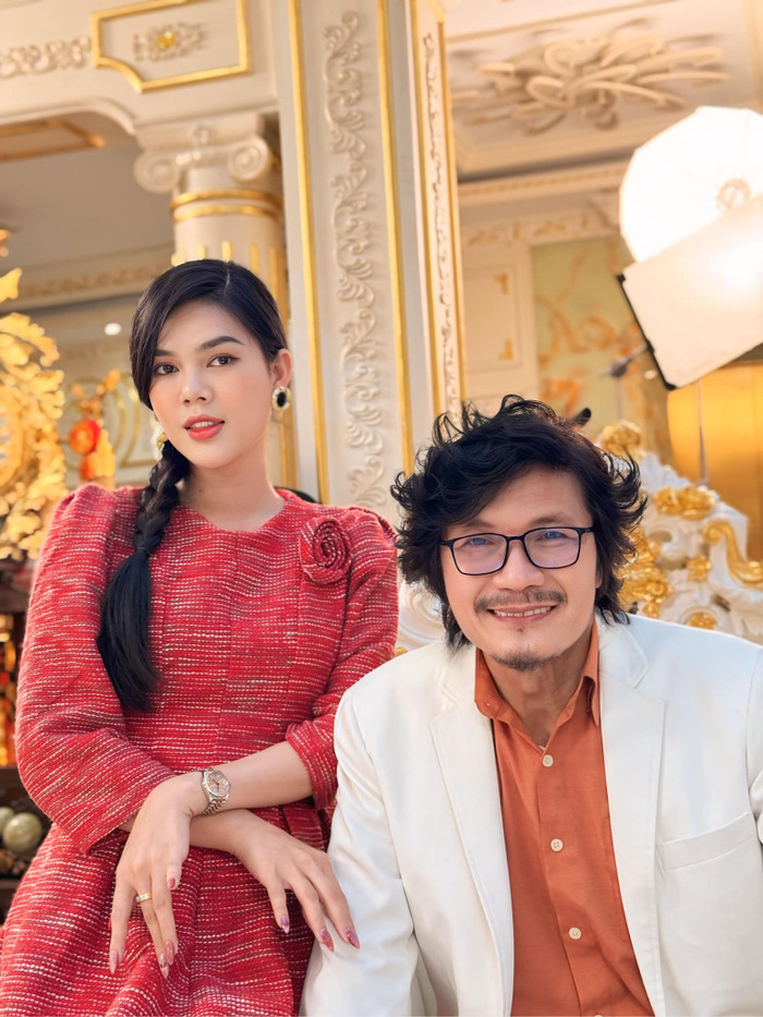 Nữ diễn viên ghi lại những khoảnh khắc đẹp cùng ê-kíp.