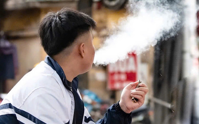 Đề xuất phạt đến 2 triệu đồng khi hút thuốc lá điện tử, thông báo vi phạm về cơ quan Ảnh 2