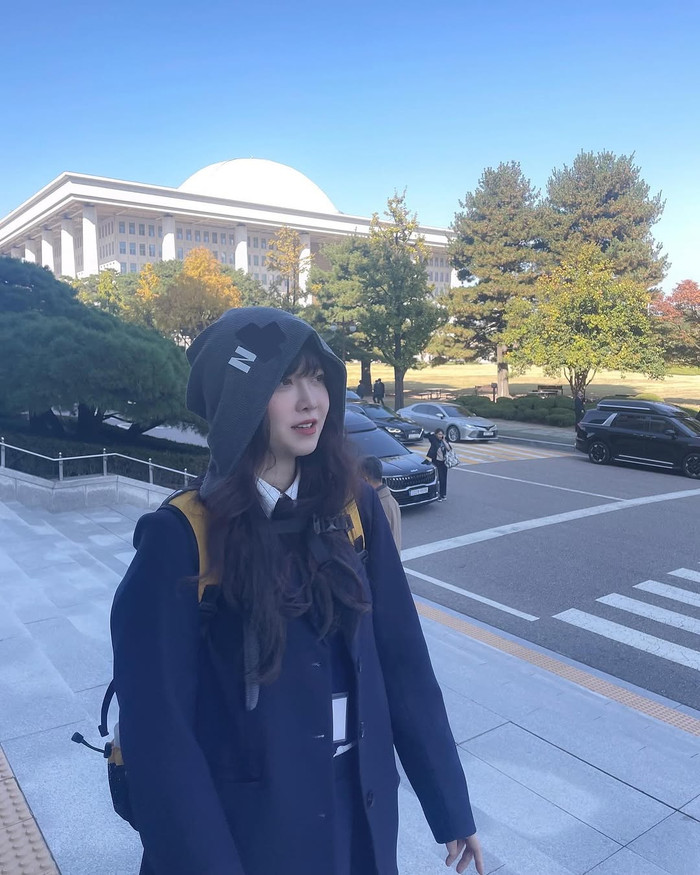 Trên mạng xã hội, nữ diễn viên chỉ cập nhật những khoảnh khắc đi học, hoặc tham gia hoạt động ngoại khoá. Ảnh: Instagram kookoo900