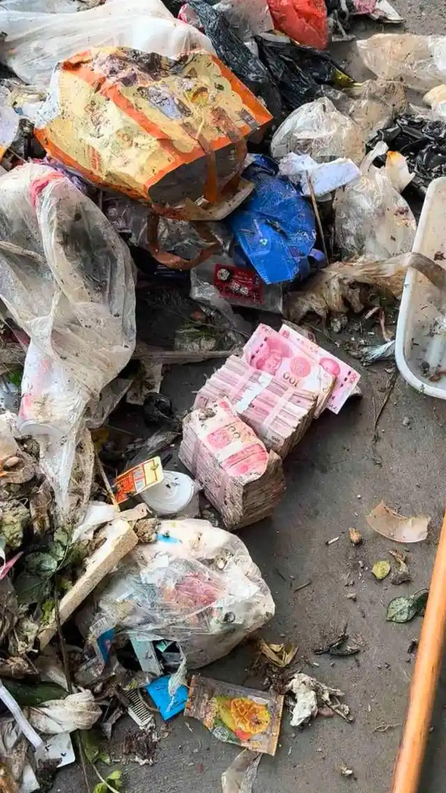 Cặp đôi vứt gần 800 triệu vào thùng rác, 7 người nỗ lực tìm kiếm Ảnh 1