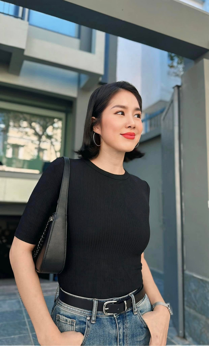 Lê Phương khoe góc nghiêng cực phẩm trong loạt ảnh đời thường mới.