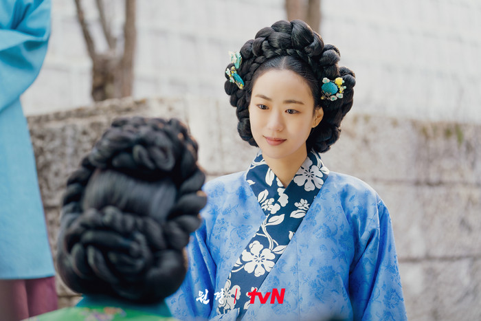 Lee Yi Dam thành công gây chú ý với khán giả chỉ sau 4 tập phim 18+ The Queen Who Crowns.