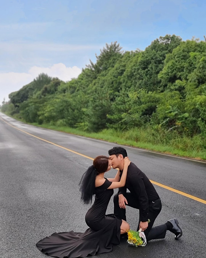 Chồng của Jisoo (Tahiti) không hoạt động trong giới giải trí. 