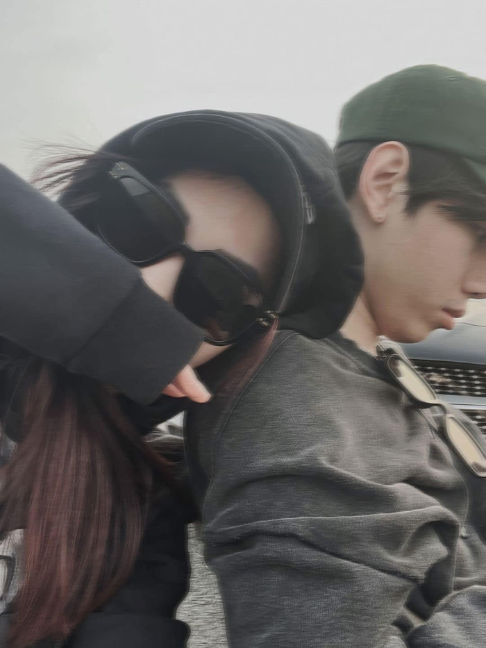 K-ICM chia sẻ ảnh với bạn gái Thùy Linh. (Ảnh TTNV)