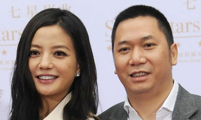 Triệu Vy và chồng cũ doanh nhân Huỳnh Hữu Long tại một sự kiện công khai.