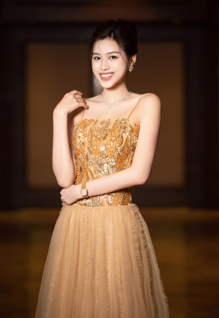 Lối sống lành mạnh đã giúp Hoa hậu Đỗ Thị Hà giữ được vẻ ngoài rạng rỡ. 