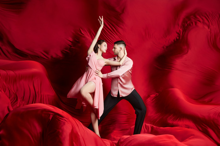 Chu Lê Vi Anh cho biết cô và bạn nhảy là Valkov chuyên về Latin nên gặp không ít áp lực khi chọn nhảy đương đại. Kết thúc phần thi của cặp đôi, giám khảo Trần Ly Ly cho 10 điểm, giám khảo Chí Anh cho 10 điểm, giám khảo Khánh Thi cho 9.5 điểm, giám khảo Đoan Trang cho 10 điểm và giám khảo Thu Hương là 10 điểm.