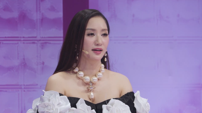 Giám khảo Khánh Thi cảm ơn đến những người chơi và vũ công của Bước Nhảy Hoàn Vũ. 