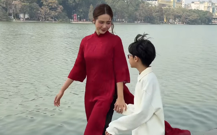 Huyền Lizzie rục rịch đón Tết cùng con trai, ngoại hình quý tử gây chú ý Ảnh 2