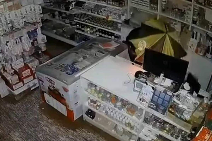 Tên trộm đột nhập vào cửa hàng, khó tin giá trị món đồ bị lấy cắp Ảnh 1