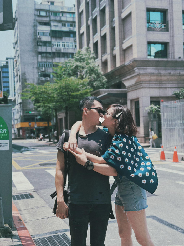 Hương Giang khoe ảnh 'khoá môi' ngọt ngào với bạn trai doanh nhân. (Ảnh: FBNV)