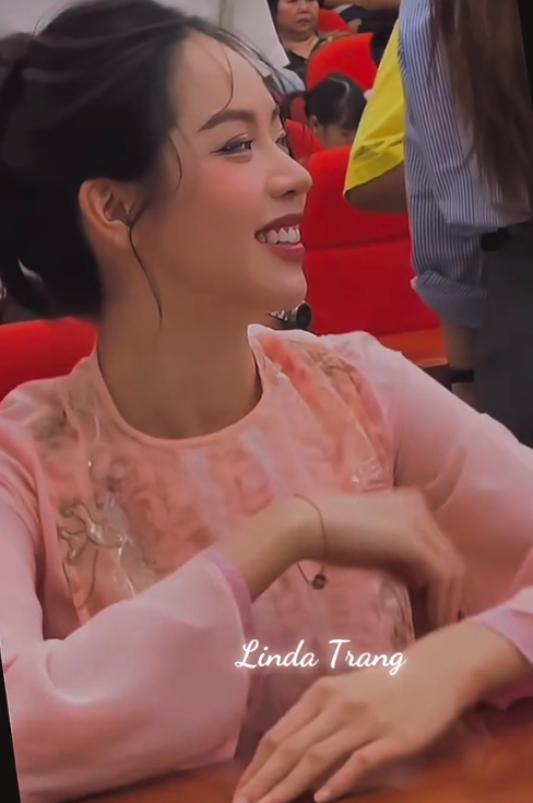 Soobin Hoàng Sơn và Thanh Thủy bị 'soi' đeo vòng đôi. (Ảnh Linda Trang)