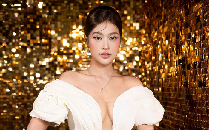 Hoa hậu Thiên Ân khoe 'gò bồng đảo' căng tràn với váy hở Ảnh 2