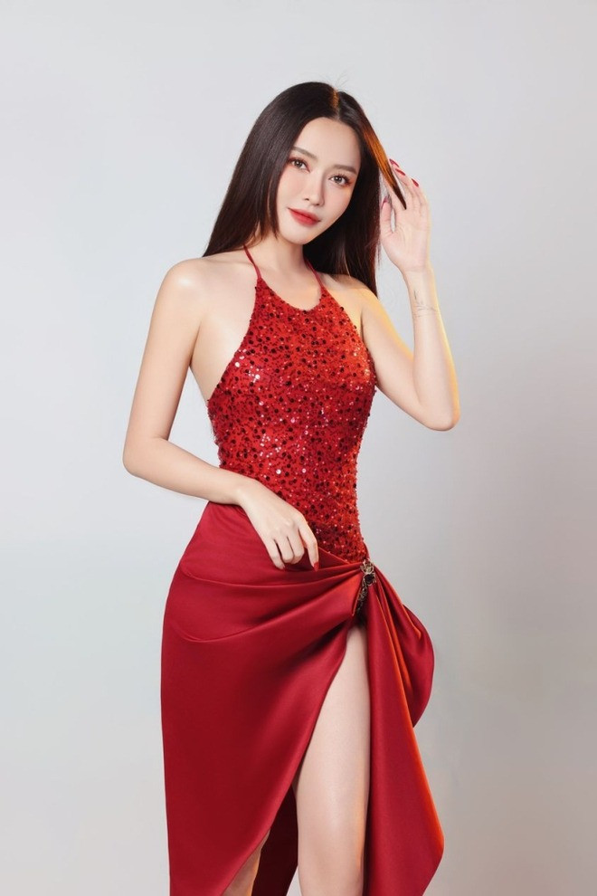 Bích Phương quay trở lại làng nhạc vào năm 2024 sau 2 năm vắng bóng. (Ảnh FBNV)