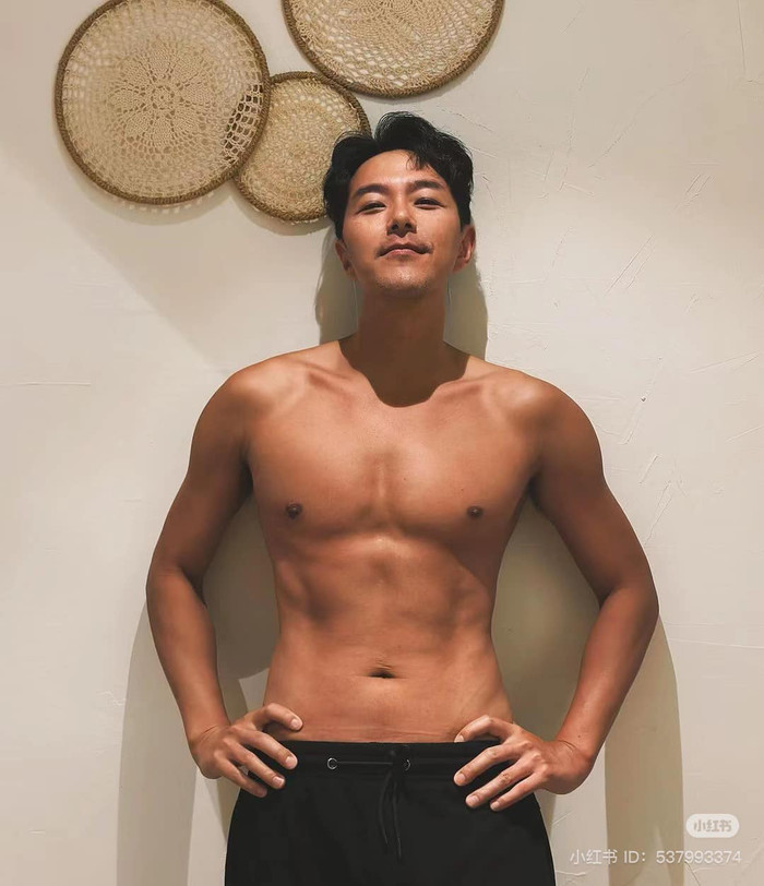 Nam diễn viên gây bất ngờ vì khỏa thân trong phim Ảnh 3