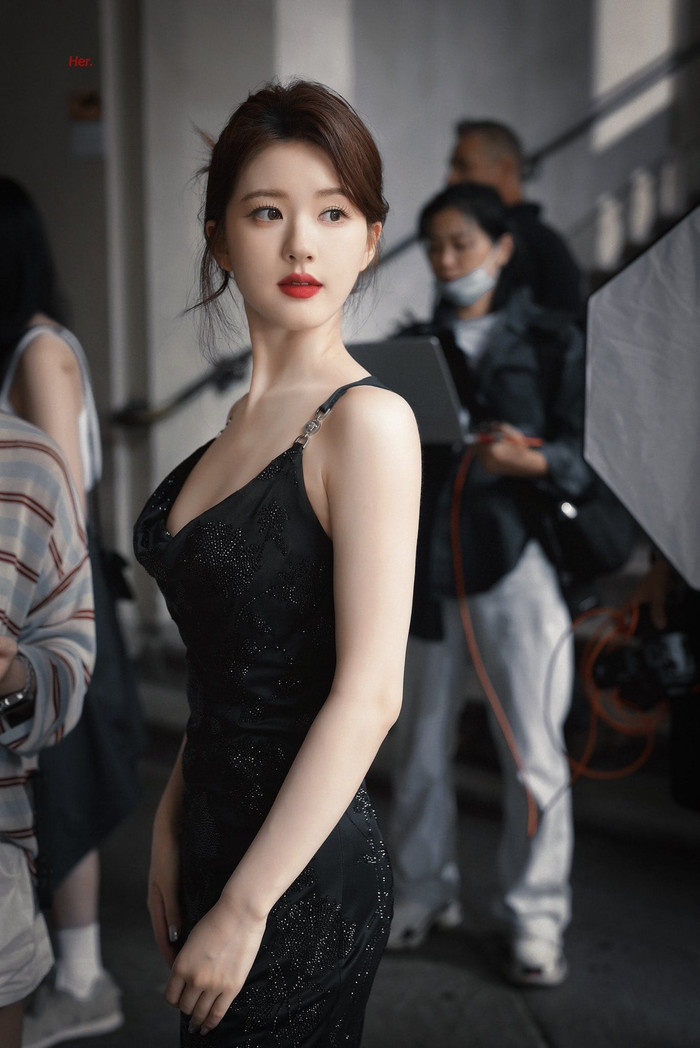 Trở lại làm việc sau 1 tháng, Triệu Lộ Tư bị nghi giả bệnh Ảnh 4