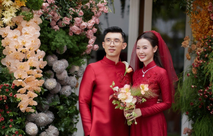 Midu và chồng tổng tài trong lễ vu quy. (Ảnh FBNV)