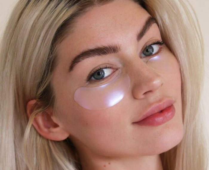 Miếng dán collagen cũng được dự đoán là phương pháp làm đẹp thịnh hành trong năm 2025. (Ảnh minh họa)