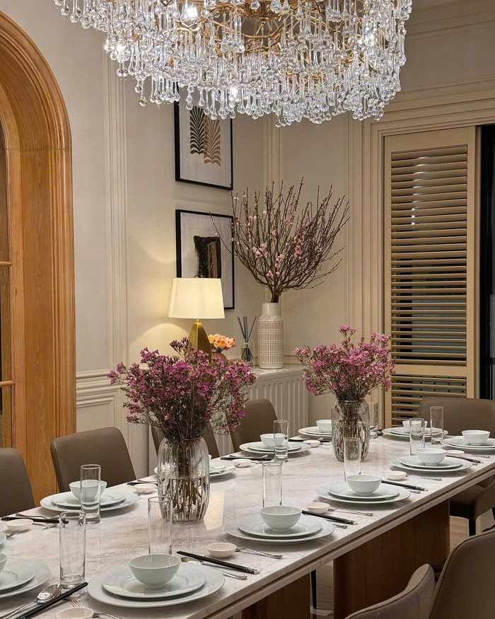 Nhà nam ca sĩ được bày trí đẹp mắt, hiện đại. Ảnh: FBNV