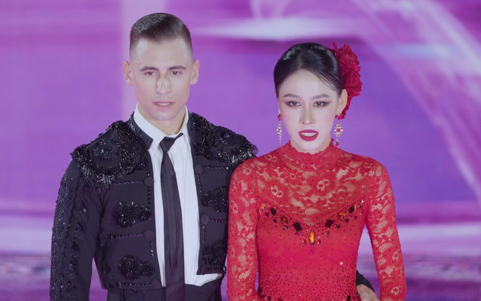 Ngọc Hằng - vũ công Lyubomir lắng nghe nhận xét từ Khánh Thi và các giám khảo khác. Ảnh: Chụp màn hình