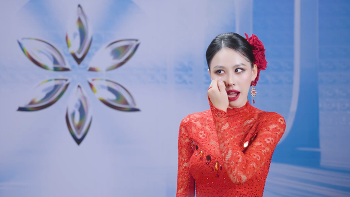 Á hậu Ngọc Hằng rơi nước mắt sau khi nhận về những lời nhận xét từ ban giám khảo. Ảnh: Chụp màn hình