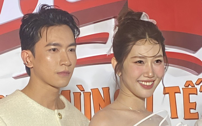 Thúy Ngân khoe nhan sắc nóng bỏng, sánh đôi Võ Cảnh trên thảm đỏ phim Tết của Trấn Thành Ảnh 2