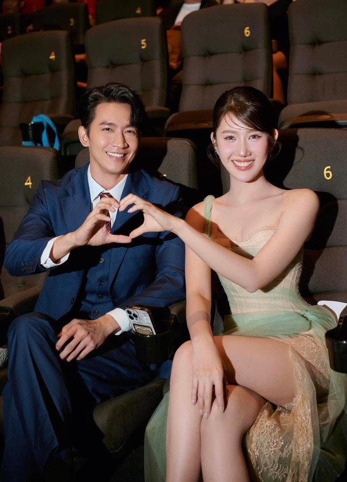 Thúy Ngân và Võ Cảnh được người hâm mộ tích cực đẩy thuyền sau khi hợp tác đóng phim 7 Năm Chưa Cưới Sẽ Chia Tay. 