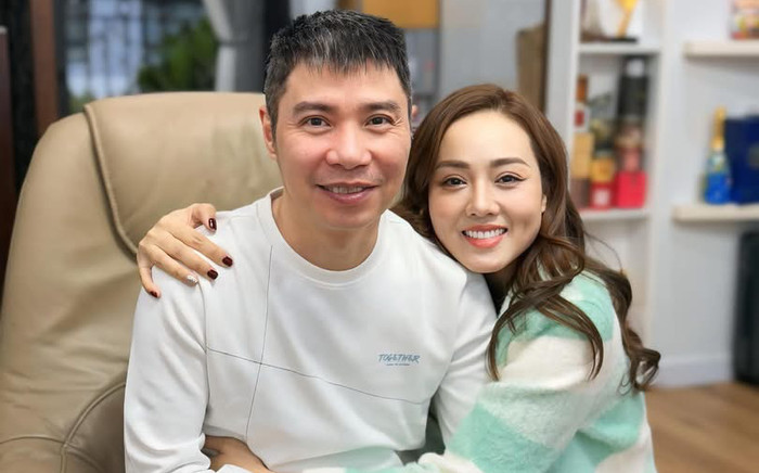 Bà xã NSND Công Lý rưng rưng khi chứng kiến hành động này của khán giả dành cho chồng Ảnh 2