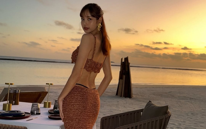 Lisa (Blackpink) dạo gần đây: Ngày càng hở bạo, tự tin hẹn hò với bạn trai tỷ phú Ảnh 2