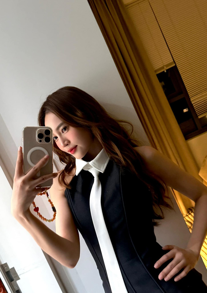 Ninh Dương Lan Ngọc khoe 'outfit' cực đẹp trước thềm đổ bộ thảm đỏ phim của Trấn Thành.