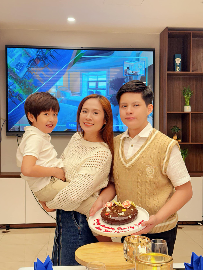 Càng lớn, con trai Thiên Phúc của Thanh Thúy - Đức Thịnh gây sốt vì diện mạo chuẩn 'soái ca' cùng thành tích học tập tốt. (Ảnh: FBNV)