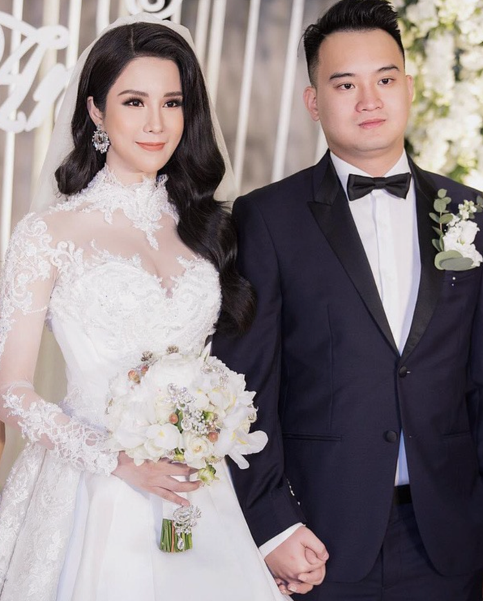 Diệp Lâm Anh ly hôn thiếu gia Nghiêm Đức sau 4 năm bên nhau. Trước khi tiến tới hôn nhân, nữ ca sĩ và chồng cũ từng có 5 năm hẹn hò hạnh phúc. (Ảnh: FBNV)