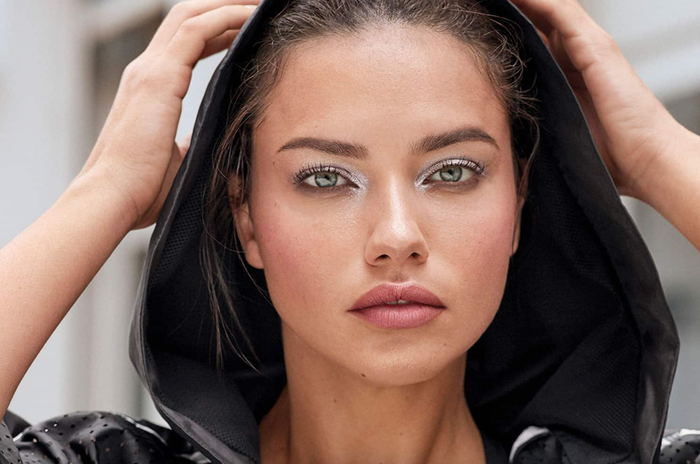 Chân dài nóng bỏng nhất hành tinh làm gì để nhan sắc 'lão hóa ngược'? Ảnh 1