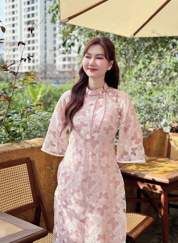 Hương Giang trải qua những mối tình không trọn vẹn. Ảnh: FBNV